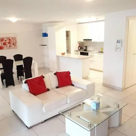 Modern Apt 605 Apartment